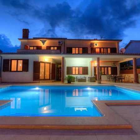 Villa Komel With Pool Fažana Eksteriør bilde