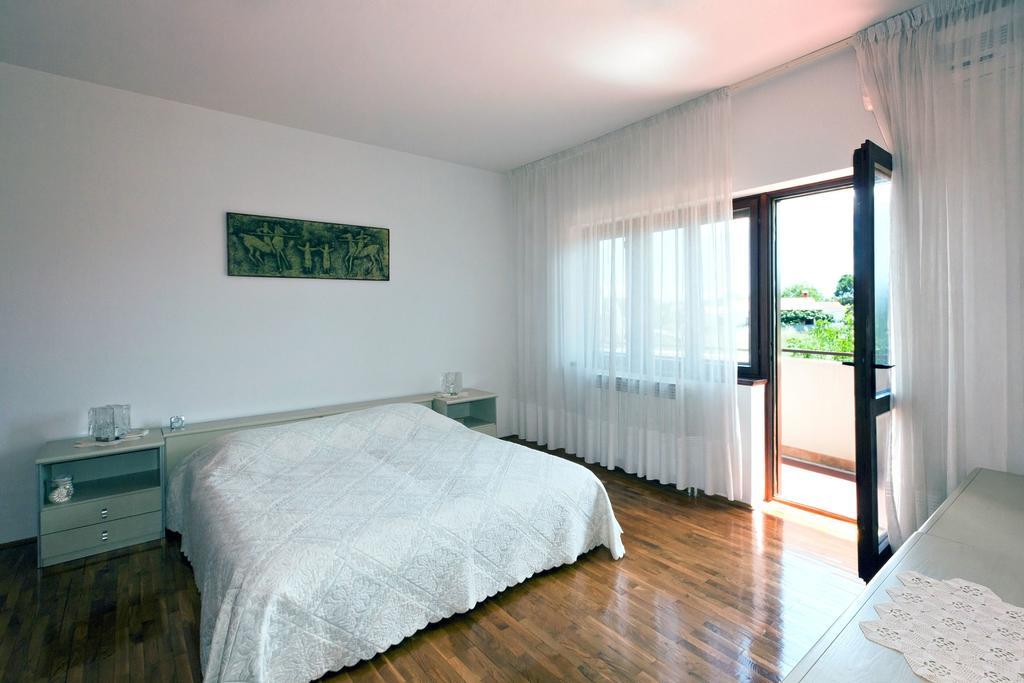 Villa Komel With Pool Fažana Rom bilde