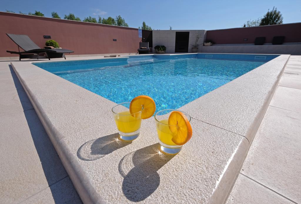 Villa Komel With Pool Fažana Eksteriør bilde