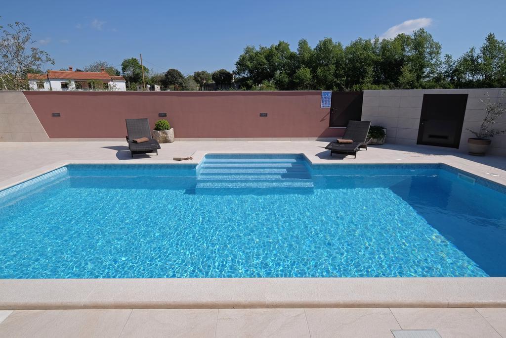 Villa Komel With Pool Fažana Rom bilde